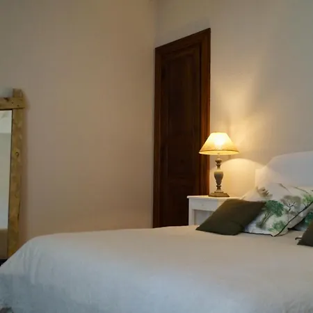 Maison Thoumieu לינה וארוחת בוקר *
